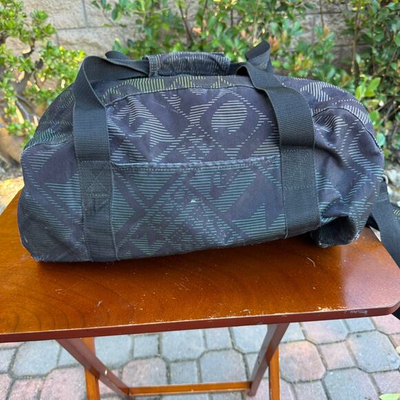 Vintage QuikSilver Duffel Bag 21x12x10 Black Green Yellow - Picture 6 of 12